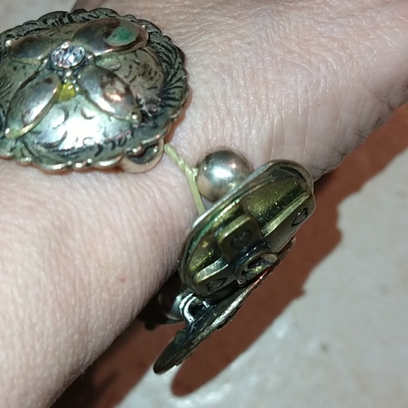 Chunky brass cross vintage bracelet - Picture 3 of 7